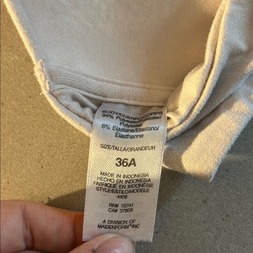 Delta White Comfortable Bra with Light Padding and Shaping - Picture 4 of 5